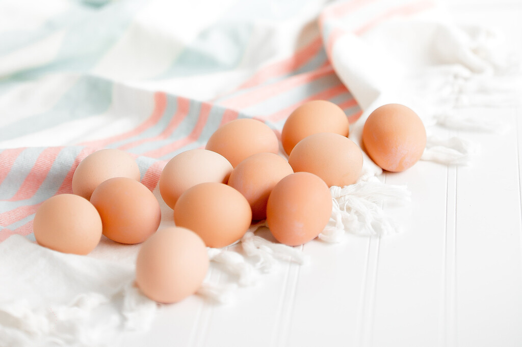 ¿Huevos frescos o caducados? El truco definitivo del vaso de agua para saber si están en buen estado antes de cocinarlos