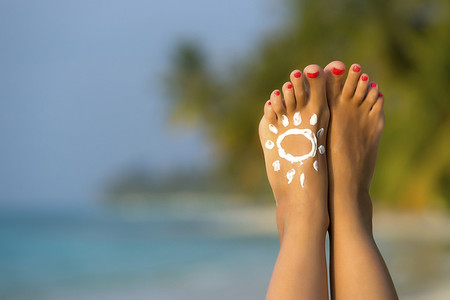 Tres consejos básicos para cuidar la salud de tus pies este verano