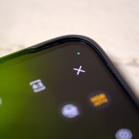 ¿Has visto un punto verde en la parte superior de tu móvil? Te contamos lo que significa