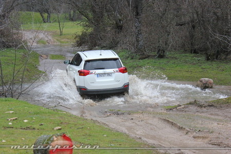 Toyota RAV4 2013, vadeo de un arroyo