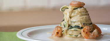 Receta de espaguetis de calabacín con gambas, un trampantojo perfecto