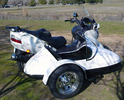 Suzuki Burgman 650 con sidecar