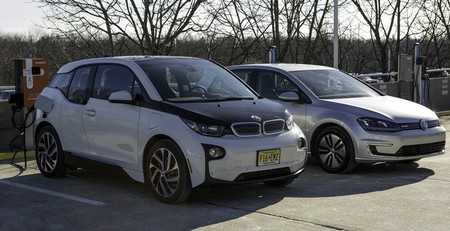 BMW y Volkswagen se alían en Estados Unidos para crear una red de recarga rápida "similar" a la de Tesla