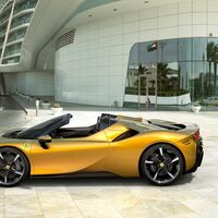 ¡1.000 CV a cielo abierto! Así es el Ferrari SF90 Spider, el híbrido enchufable descapotable capaz de un 0-100 km/h en 2,5 segundos