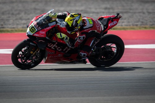 Álvaro Bautista se lleva en Argentina una carrera en la que seis pilotos se negaron a participar