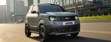 Conducimos el nuevo Ligier Myli, un coche sin carné equipado como uno de verdad, con Android Auto y Apple CarPlay