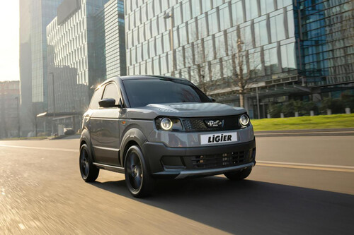 Conducimos el nuevo Ligier Myli, un coche sin carné equipado como uno de verdad, con Android Auto y Apple CarPlay