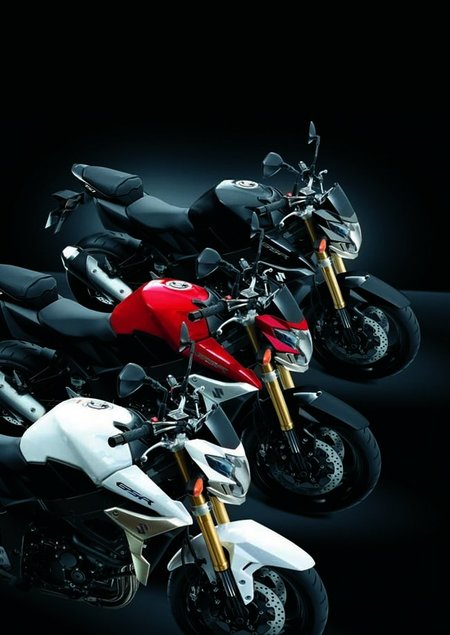 Suzuki GSR 750 presentada a la prensa