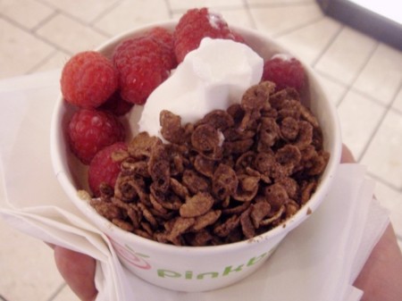 Es tiempo de yogurt helado. ¡Cuidado con los toppings!