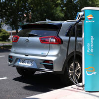 Se venden más coches eléctricos que hace un año, pero los etiqueta CERO no llegan al 10 % de los matriculados