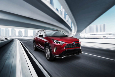El Toyota RAV4 Prime es el híbrido enchufable de 300 CV y 63 km de autonomía eléctrica que le faltaba a la gama europea