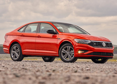 El nuevo Volkswagen Jetta GLI ya ha sido fotografiado al desnudo, listo para su debut en enero