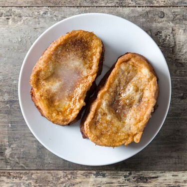 Para hacer torrijas sin huevo tan ricas como las tradicionales, solo necesitas un ingrediente mítico que ya usaba tu abuela