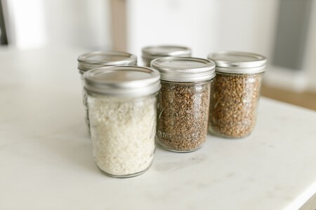 Cómo hacer portarretratos para el refrigerador con tapas de frascos de vidrio: fácil, bonito y sin gastar de más