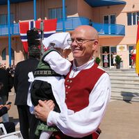 La colonia noruega que ha tomado un pueblo de Alicante y tiene hasta su propia constitución: L'Alfas del Pi