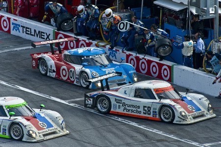 Chip-Ganassi-Brumos-Porsche-Grand-Am-Daytona-pit.jpg