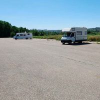 Toledo es el ejemplo de cómo no hay que tratar a las campers: un área de autocaravanas a 45 minutos del centro, temporal y donde no me metería ni con el coche