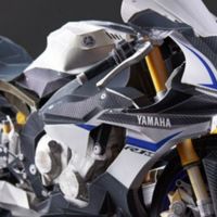 Esta Yamaha YZF-R1 de 914 piezas de papel te mantendrá entretenido estas vacaciones
