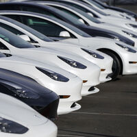 EE. UU. quería acelerar la adopción de autos eléctricos a 2027, pero tendrá que posponerlo: no se están vendiendo tantos como esperaban 