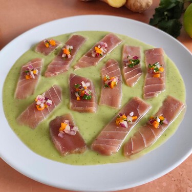 Tiradito apaltado, la receta peruana de pescado crudo con aguacate lista en 20 minutos 