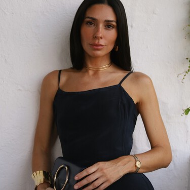 Ya están en Zara: los vestidos 'clean' minimalistas que demuestran que el azul marino será el rey de la primavera 