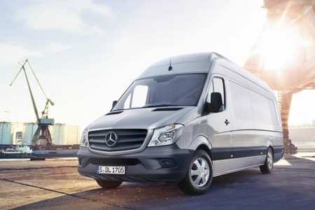 Mercedes-Benz coge ventaja a Tesla en la carrera de las furgonetas eléctricas