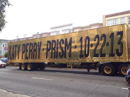 Yo para ser feliz quiero... ¡el camión de oro de Katy Perry!