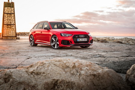 Video: ¿Qué tan rápido es el nuevo Audi RS4 Avant comparado con sus predecesores?