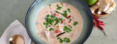 Tom Kha Gai, la sopa tailandesa de pollo y coco muy aromática 