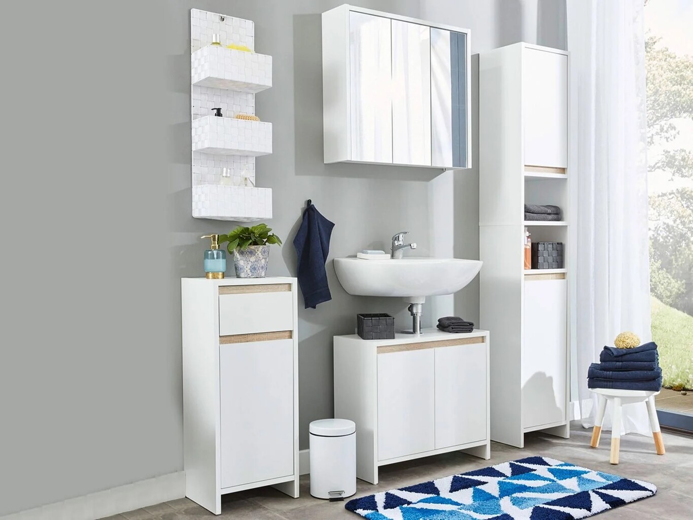 Armarios, cajas, cestos para la ropa... Mantén el baño en orden gracias