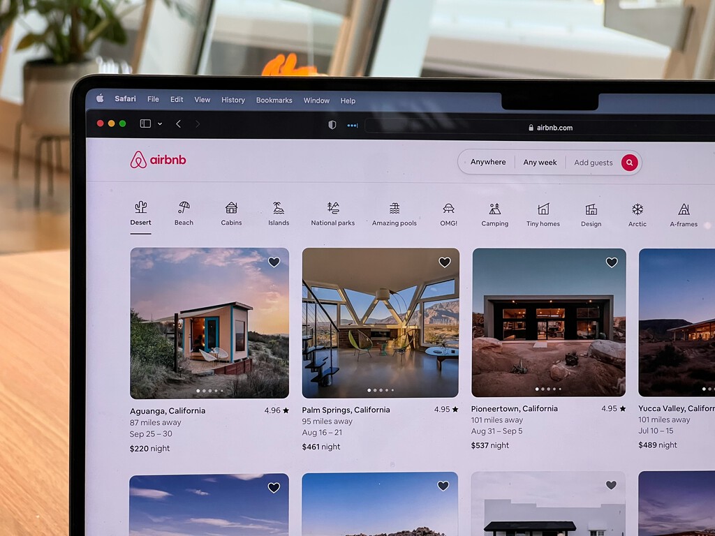 "Vino a mi casa, usó el baño y canceló la reserva": anfitriones y viajeros de Airbnb comparten 12 experiencias demenciales