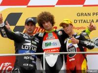 Simoncelli gana en 250 cc después de jugar sucio y tirar a Barberá