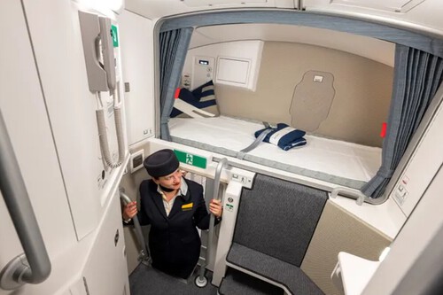 Compartimento secreto dentro do avião destinado ao descanso da tripulação. Créditos: Peter Kneffel/Getty Images
