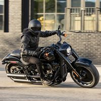 La Harley-Davidson Fat Boy celebra sus 30 años vistiéndose de negro con una serie limitada de 2.500 motos
