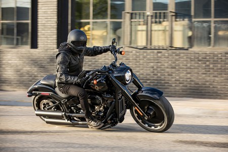 La Harley-Davidson Fat Boy celebra sus 30 años vistiéndose de negro con una serie limitada de 2.500 motos