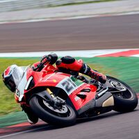 ¡Impresionante! Esta Ducati Panigale V2 es un homenaje a Troy Bayliss con alma de Superbike y 155 CV, por 22.490 euros