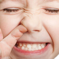 "Mi hijo se mete el dedo en la nariz y luego se come los mocos": por qué lo hace y cómo ayudarle a dejar este hábito