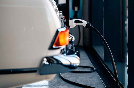 Everrati Mercedes-Benz SL W113 'Pagoda'