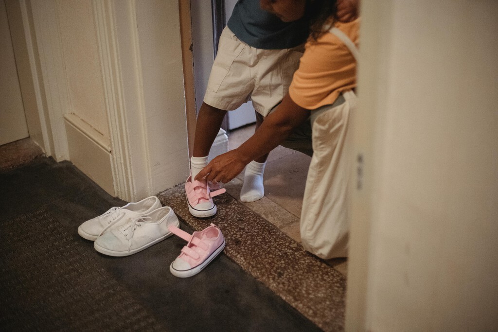 Por qué tener un zapatero en la entrada de casa, y usarlo, es como una joya para la higiene de tu hogar
