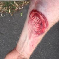 Pasión por Volkswagen nivel "me saltó el airbag y me tatuó el logo en el brazo"