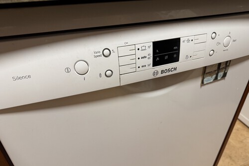 Llevo años con lavavajillas y ahora me entero por el técnico del programa que no debo usar: es un despilfarro