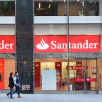 Santander quiere usar la IA de ChatGPT para convertirse en el primer banco con inteligencia artificial del mundo
