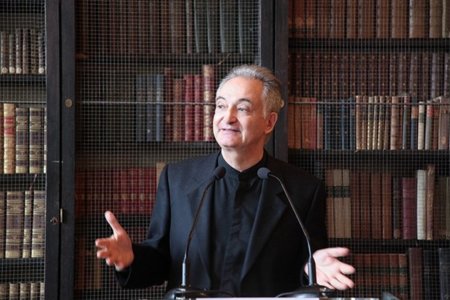 Jacques Attali: "Se le asestaría un duro golpe a la democracia si se ratifica el ACTA"