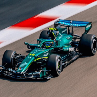 "Es muy diferente". Fernando Alonso confirma que Adrian Newey ha hecho un Aston Martin F1 completamente nuevo. El problema sigue siendo Honda