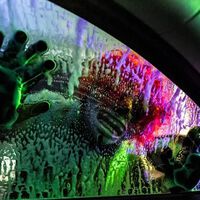 Este túnel de lavado da miedo, y no porque pueda estropearte el coche: dentro tiene un pasaje del terror para la noche de Halloween