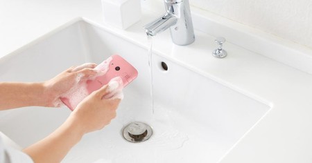 Nuevo Kyocera Digno Rafre, el móvil lavable se renueva y también resiste jabón corporal