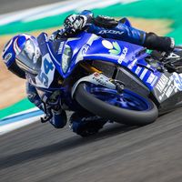 Bahattin Sofuoglu gana su primera carrera en Supersport 300 por delante de Ana Carrasco