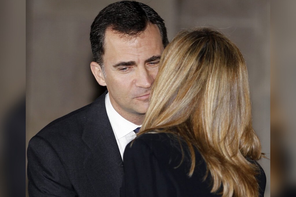 Las citas de Felipe VI a espaldas de doña Letizia: sale de Zarzuela para reunirse con una rubia