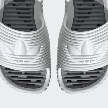 Las chanclas más futuristas de Adidas tienen descuento: son súper cómodas para ir por la calle sintiendo que caminas entre nubes 