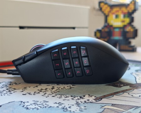 12 botones: este panel nos ofrece un pad numérico con botones que van del 1 al 12. Está pensado para MMOs, por eso de tener que manejar varias pulsaciones rápidas en las rotaciones.